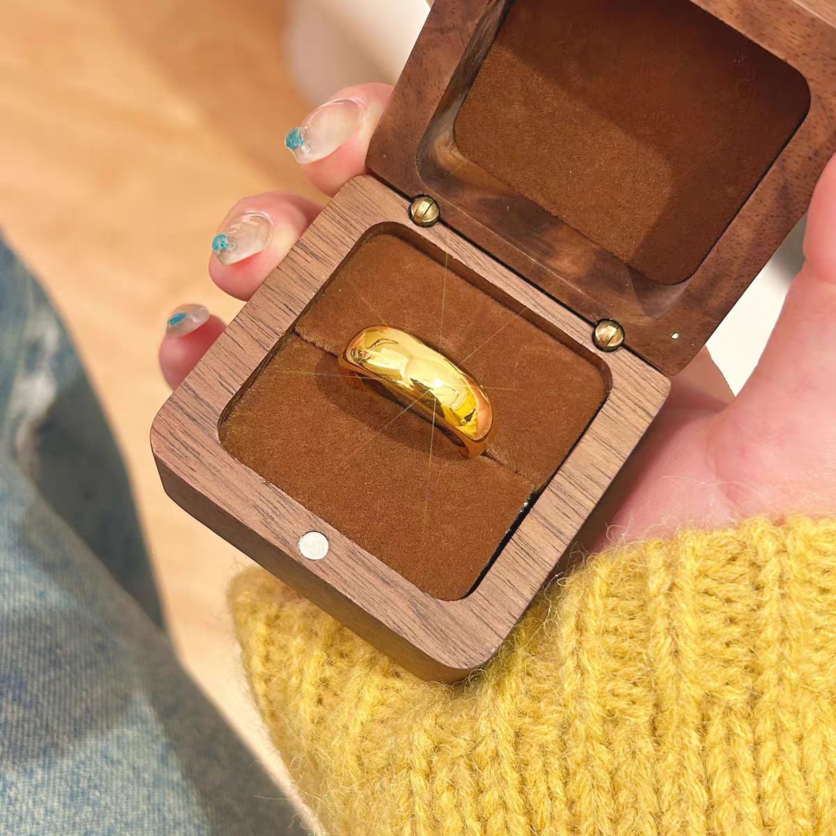 AU999 24K Gold Women's Bread C - огляд і ціна Photography Yellow